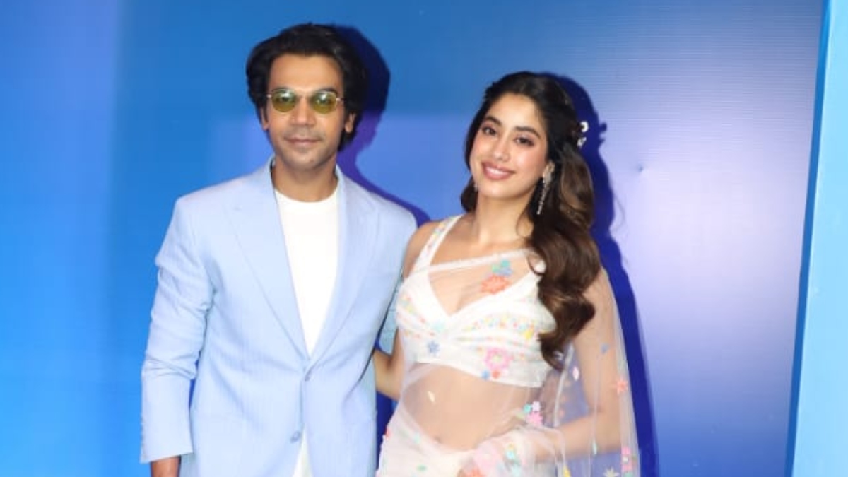 janhvi-kapoor-startled-reaction-to-rajkummar-rao-remark-on-her-nepotism-joke-cannot-be-missed